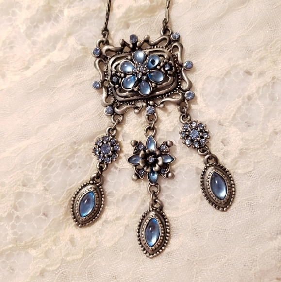 Beautiful Vintage Style Blue Floral Necklace - Picture 3 of 5